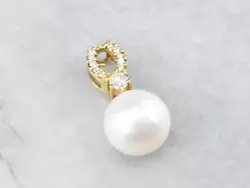 Buy Pearl Diamond 18K Gold Pendant • 507.93£