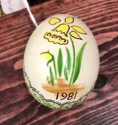 Buy Vintage Hand Painted Daffodil Porcelain Egg From 1981. • 14.13£