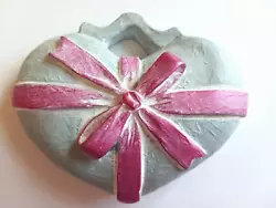 Buy Isabel Bloom Heart Wrapped W Pink Ribbon Ornament Paper Weight Sculpture 2010 • 18.19£