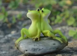 Buy Two Frog Back To Back Statue Garden Sculpture Miniature Figurine Home Decor Gift • 14.69£
